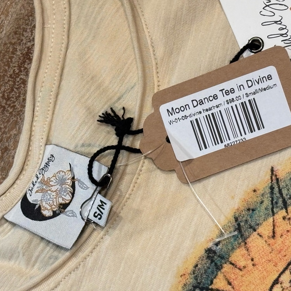 Jaded Gypsy Tee with Heart and Dove Design s/m - Picture 4 of 9